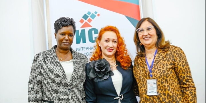On October 10, a meeting of the International Discussion Club “VISION 3000” was held at the Moscow House of Nationalities within the framework of the 2nd International Forum “Woman of the Third Millennium”. The agenda of the meeting is “The era of change in a multipolar world.”